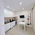 Apartment By The Sea B3